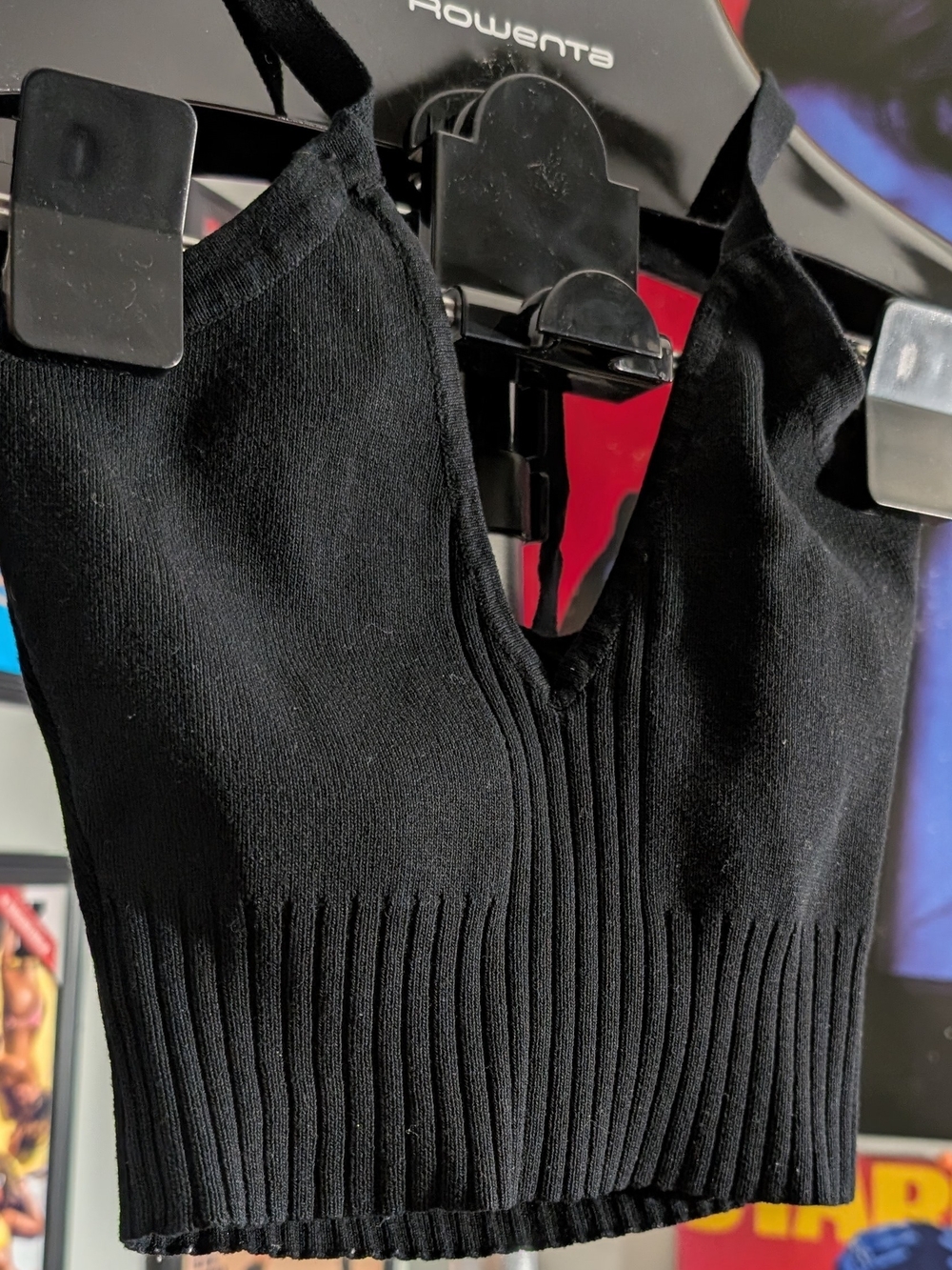 Black Ribbed Cropped Tank Top - Picture 2 of 5